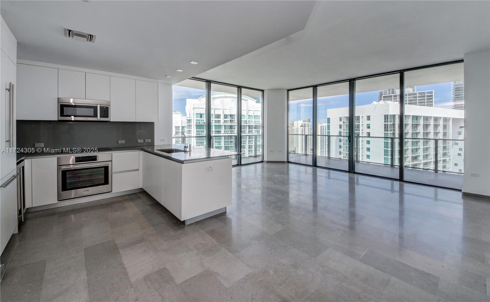 68 SE 6th St #3511, Miami FL 33131
