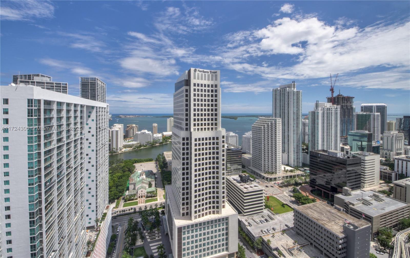 68 SE 6th St #3511, Miami FL 33131