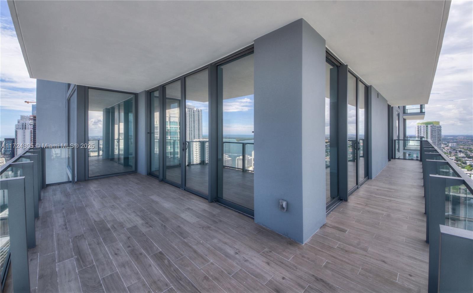 68 SE 6th St #3511, Miami FL 33131