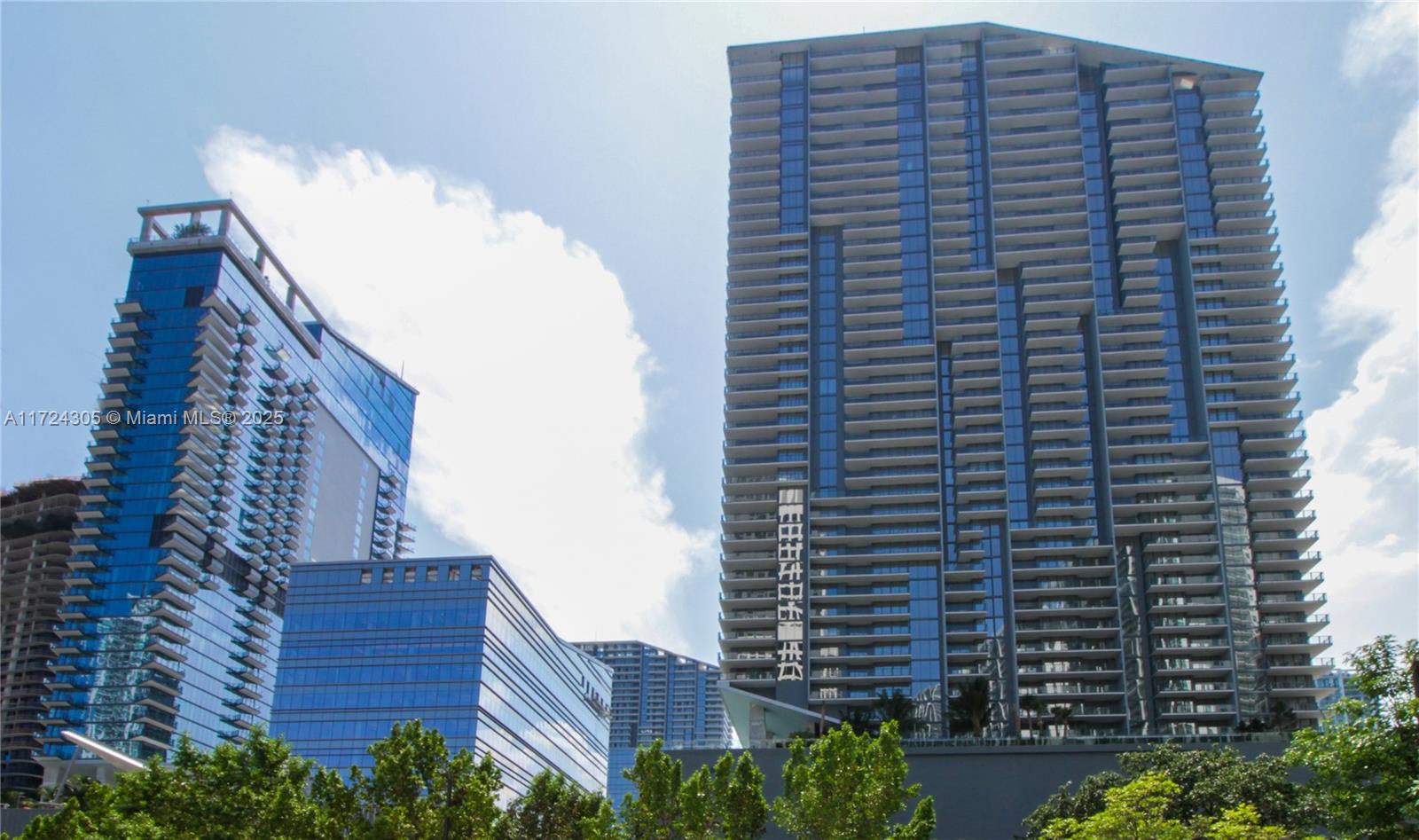 68 SE 6th St #3511, Miami FL 33131