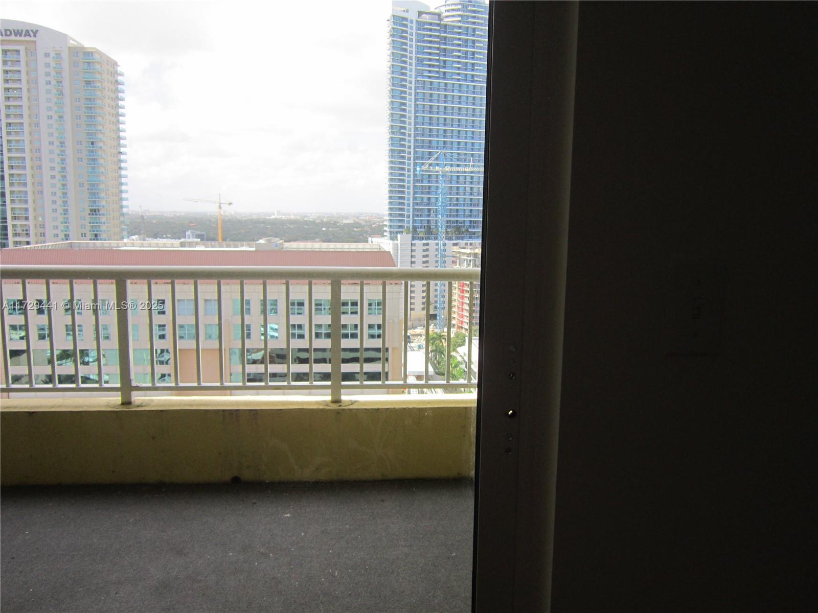 170 SE 14th St #2306, Miami FL 33131