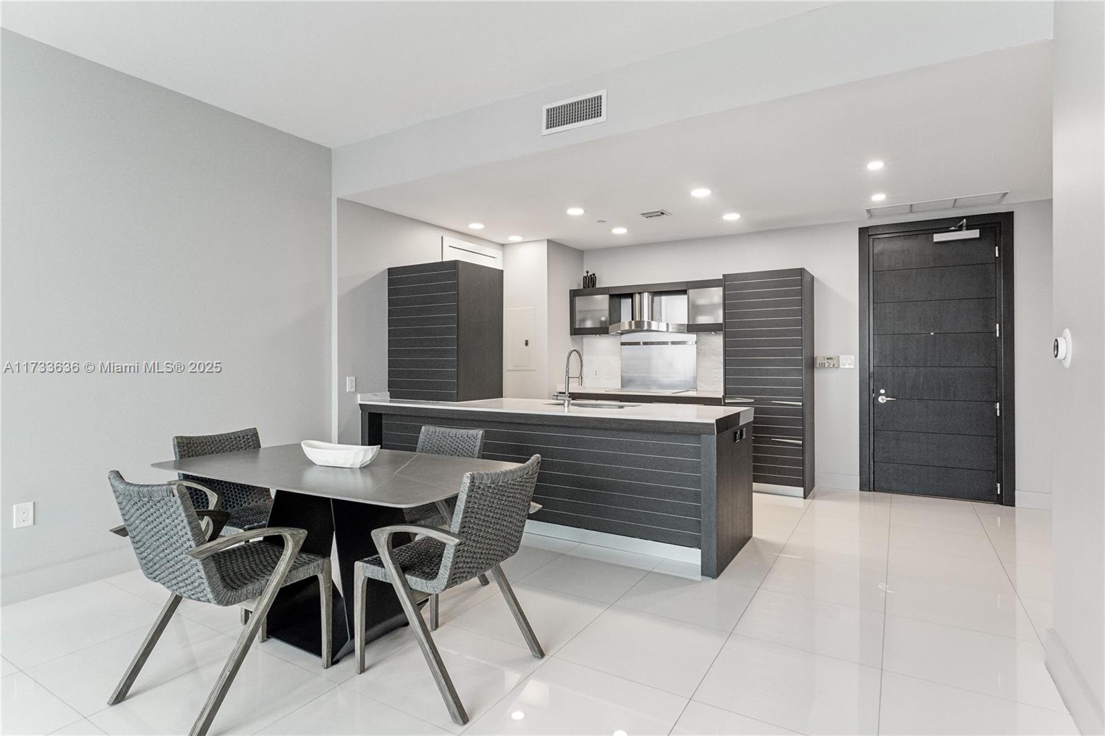 200 Biscayne Boulevard Way #4912, Miami FL 33131
