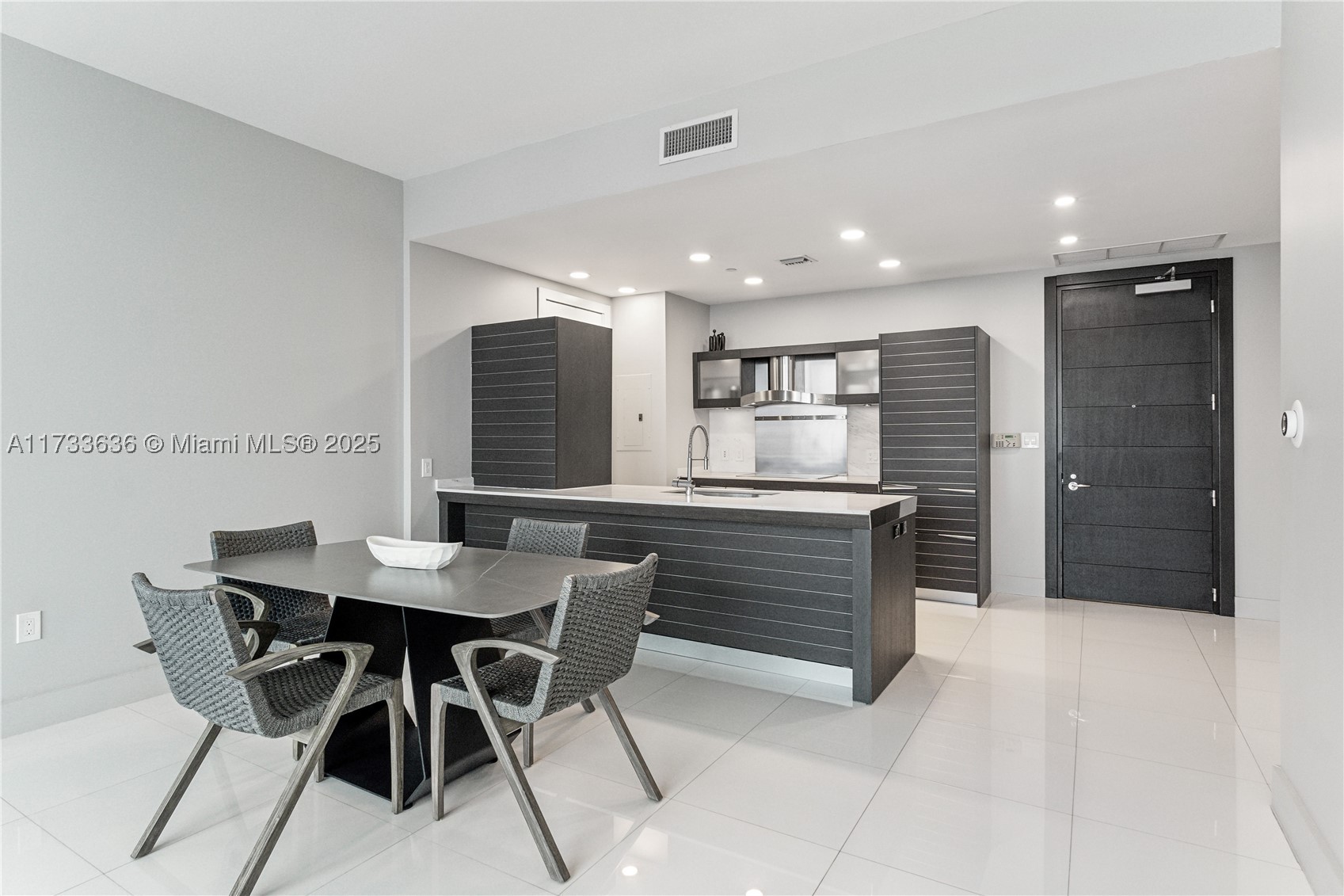 200 Biscayne Boulevard Way #4912, Miami FL 33131