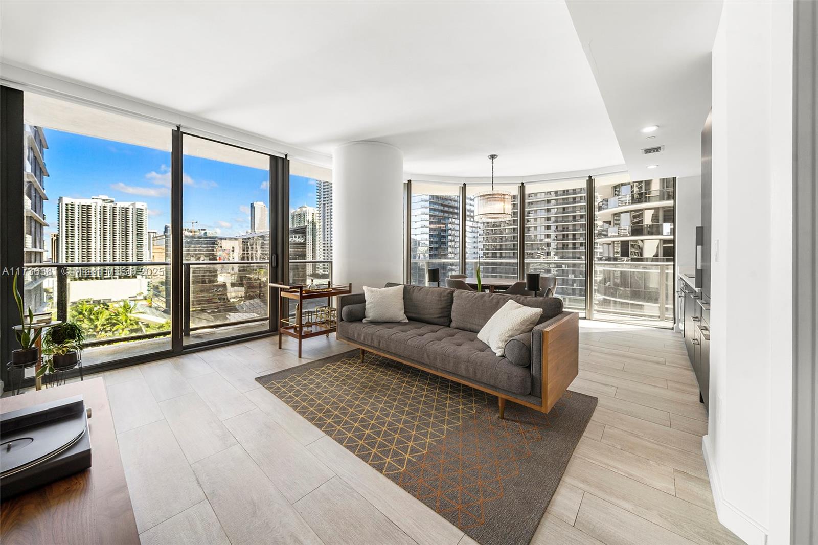 55 SW 9th St #1701, Miami FL 33130