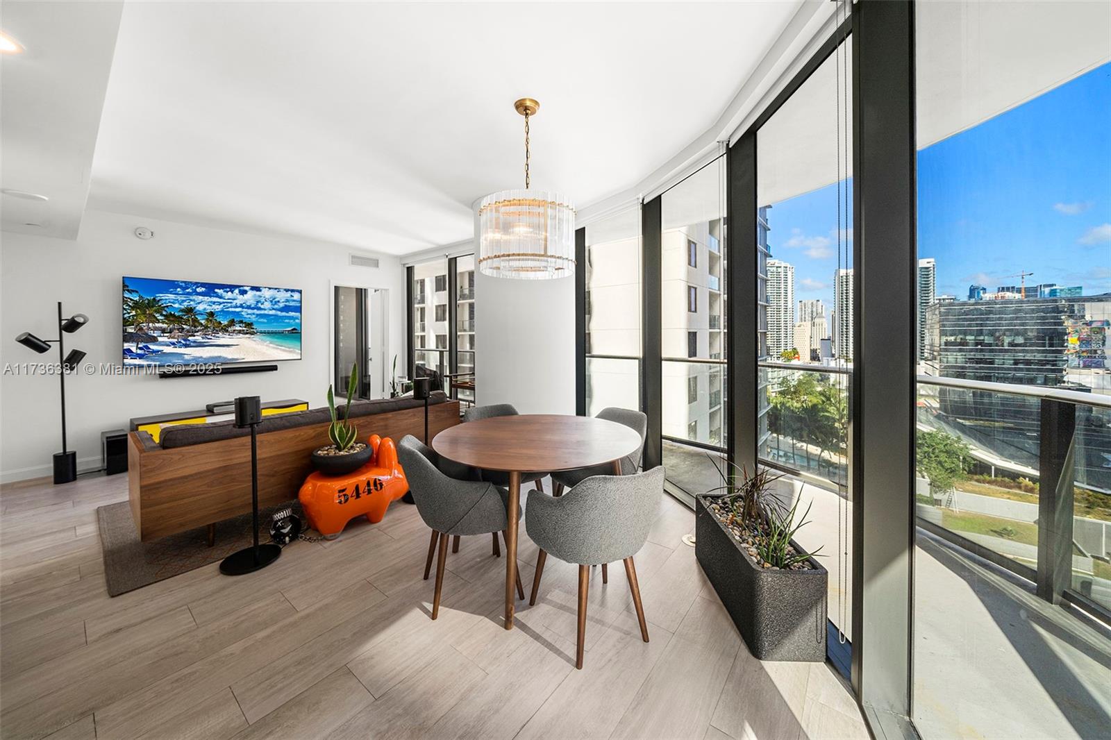55 SW 9th St #1701, Miami FL 33130