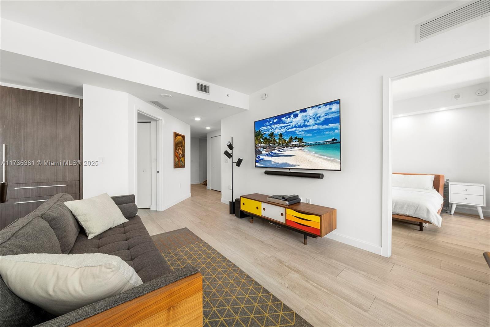 55 SW 9th St #1701, Miami FL 33130