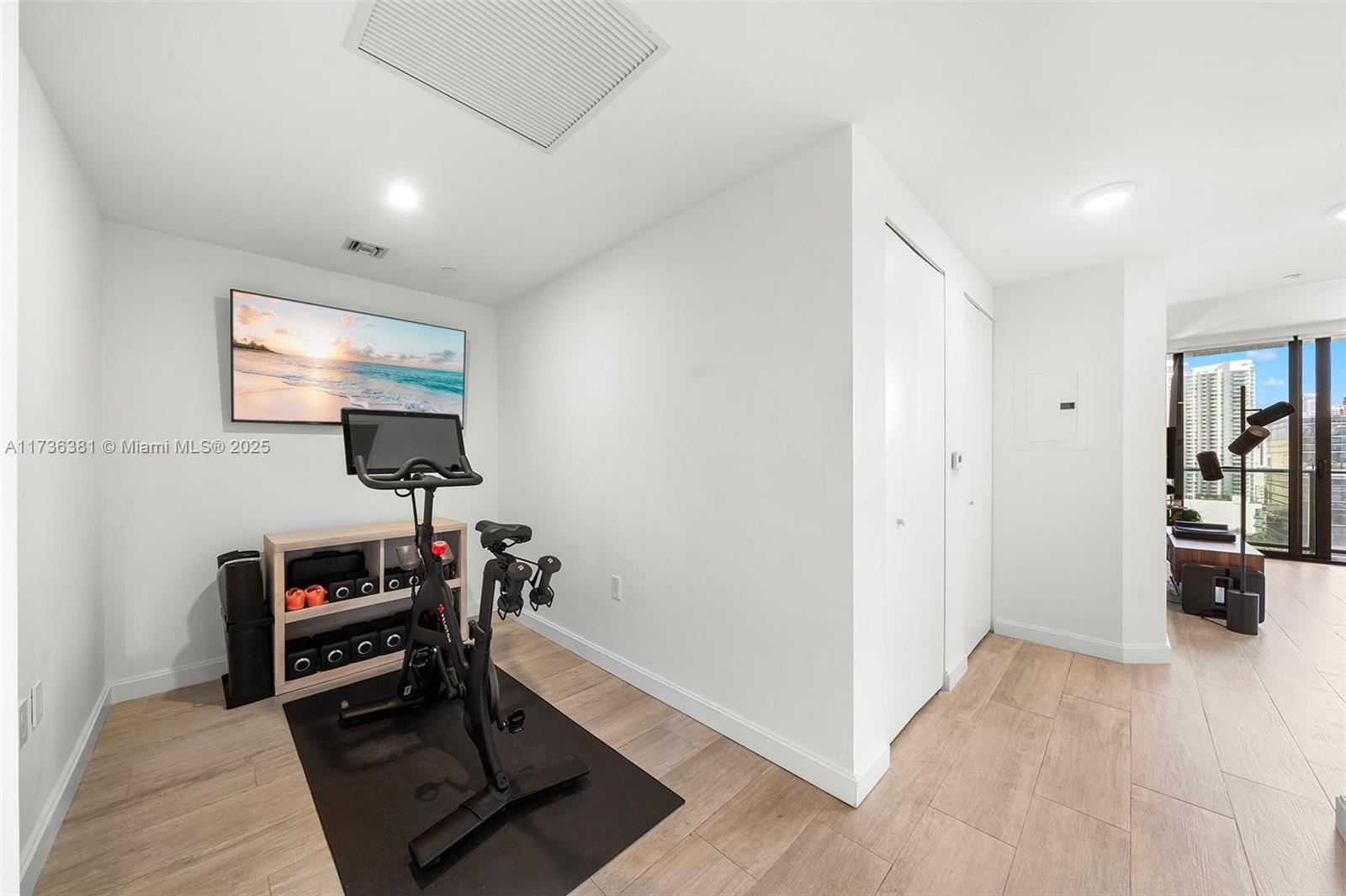 55 SW 9th St #1701, Miami FL 33130