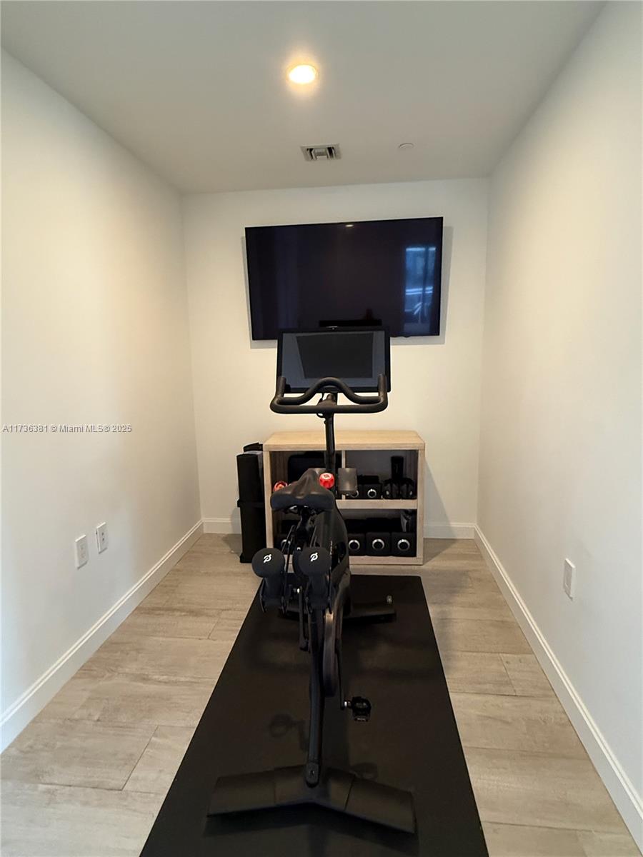 55 SW 9th St #1701, Miami FL 33130