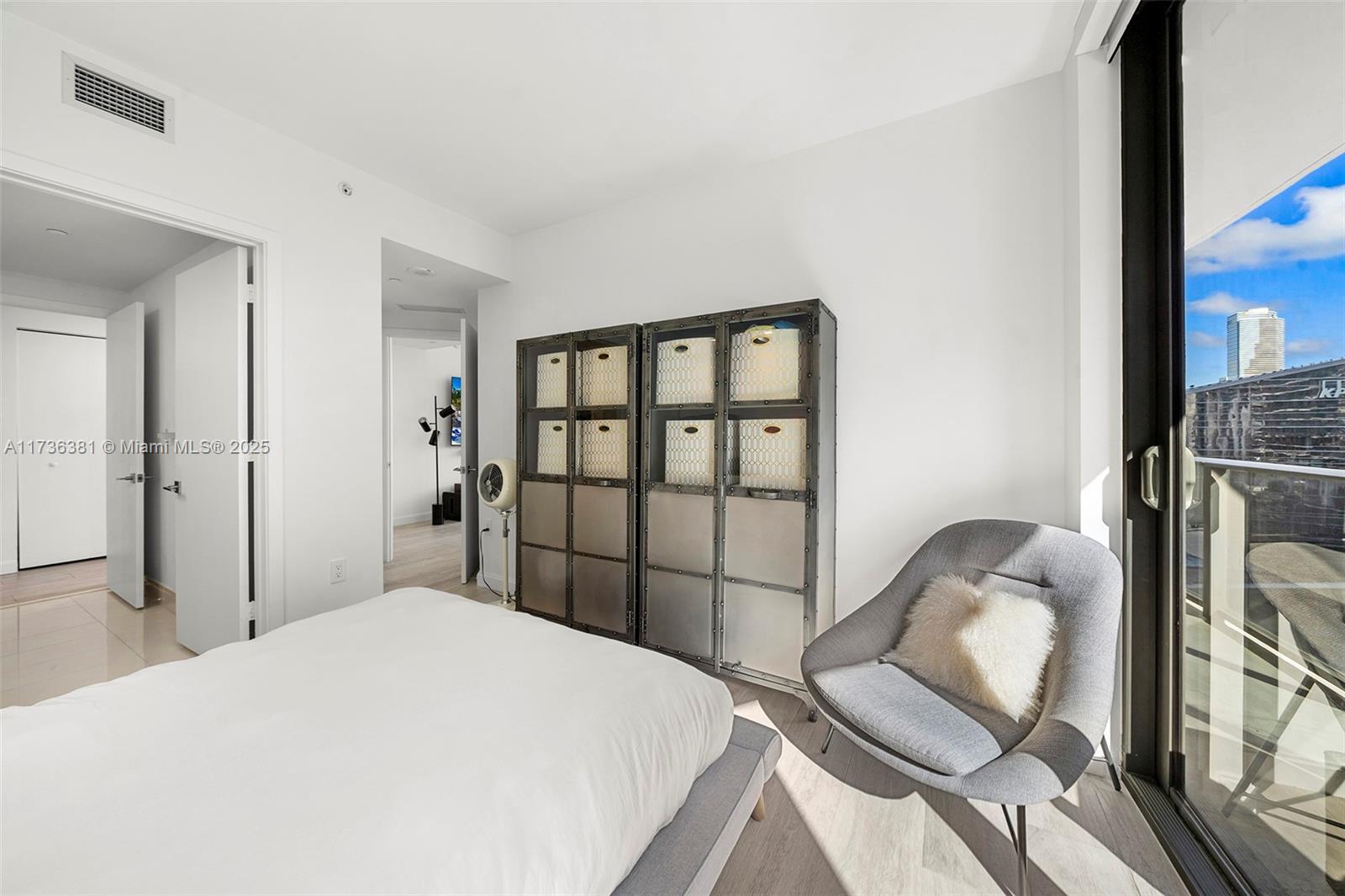 55 SW 9th St #1701, Miami FL 33130