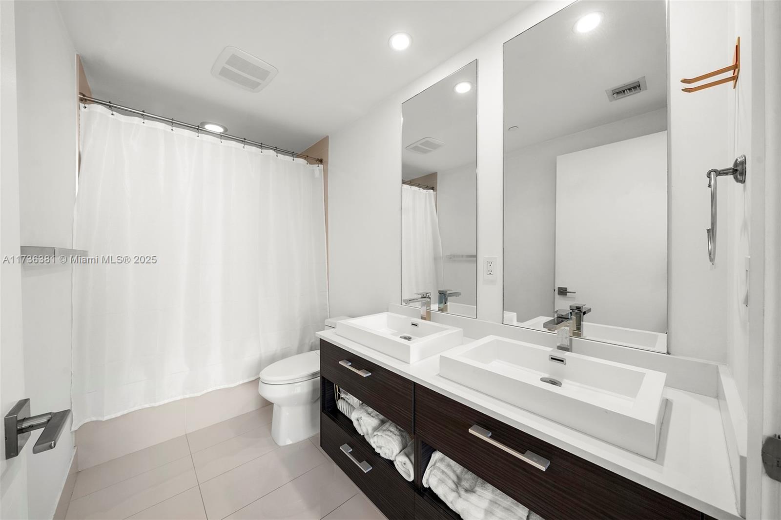 55 SW 9th St #1701, Miami FL 33130