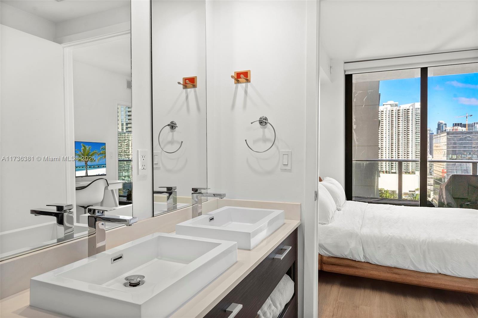 55 SW 9th St #1701, Miami FL 33130