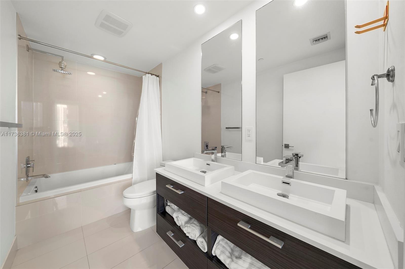 55 SW 9th St #1701, Miami FL 33130