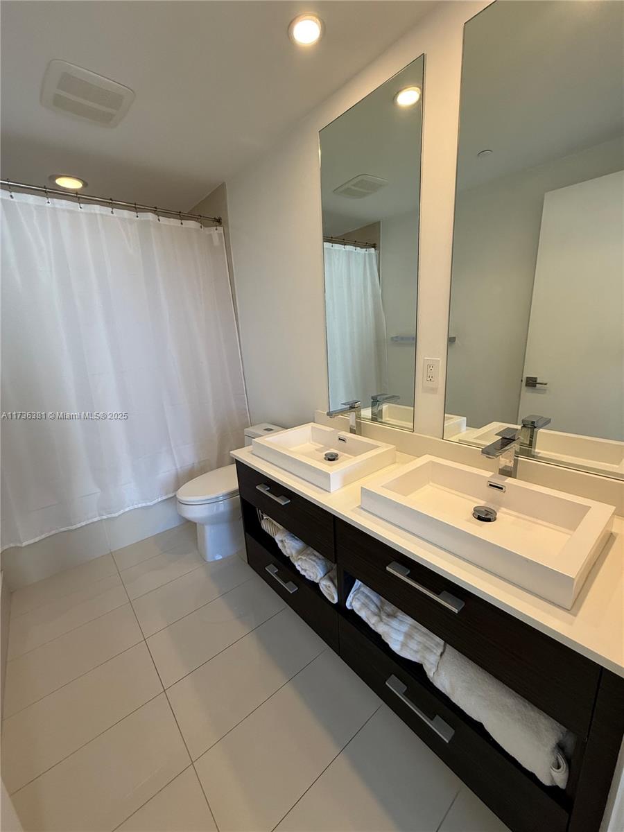 55 SW 9th St #1701, Miami FL 33130