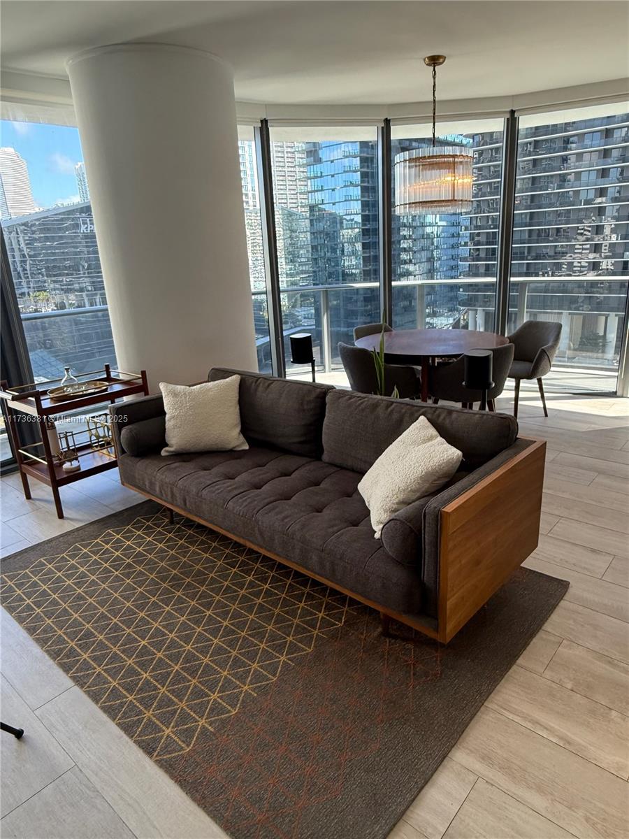55 SW 9th St #1701, Miami FL 33130