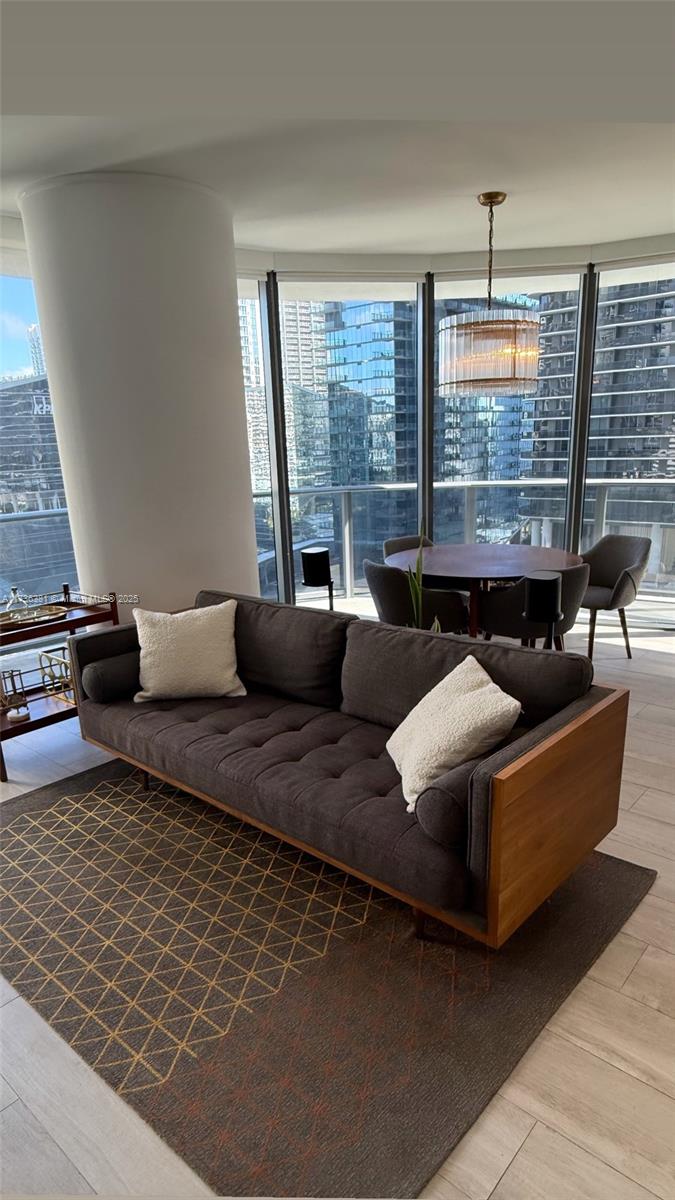 55 SW 9th St #1701, Miami FL 33130