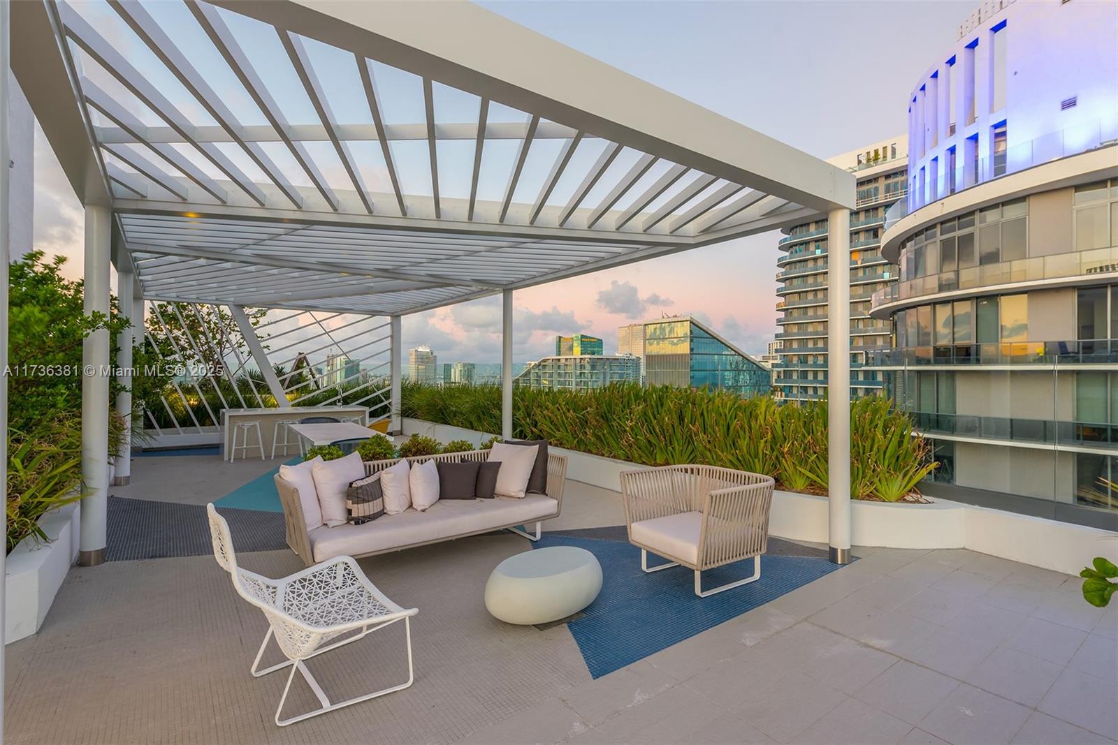 55 SW 9th St #1701, Miami FL 33130