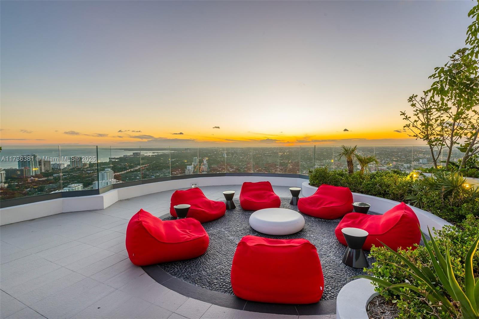 55 SW 9th St #1701, Miami FL 33130