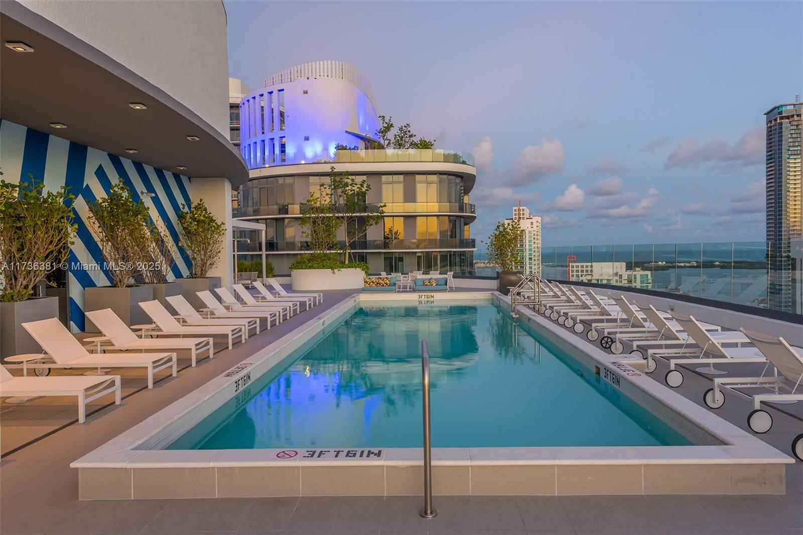 55 SW 9th St #1701, Miami FL 33130