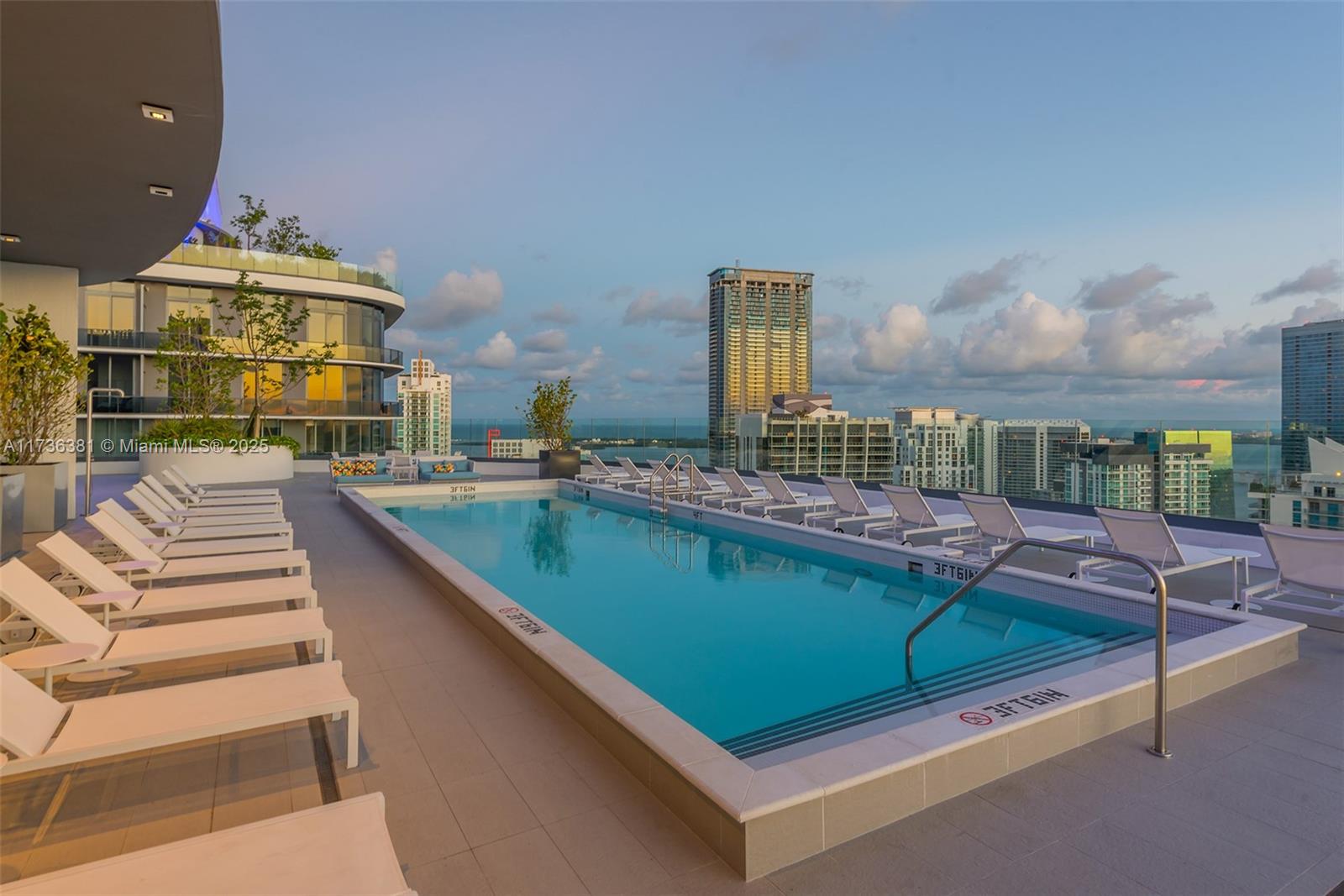 55 SW 9th St #1701, Miami FL 33130