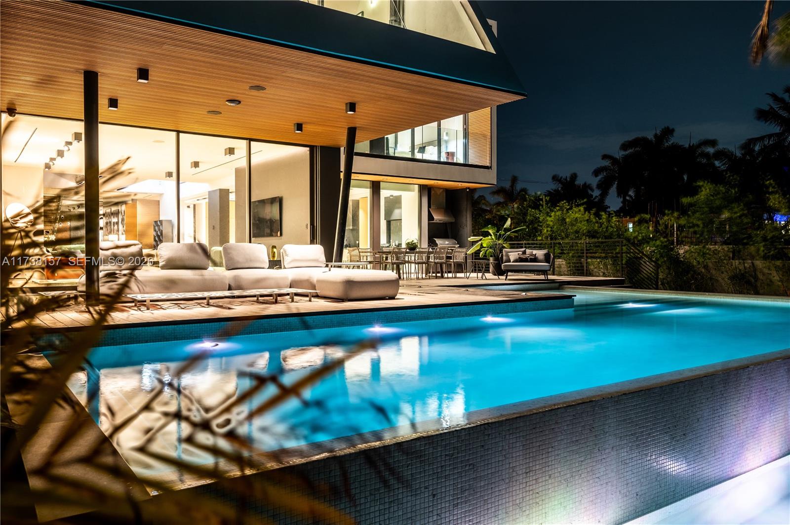 1369 N Venetian Way, Miami FL 33139