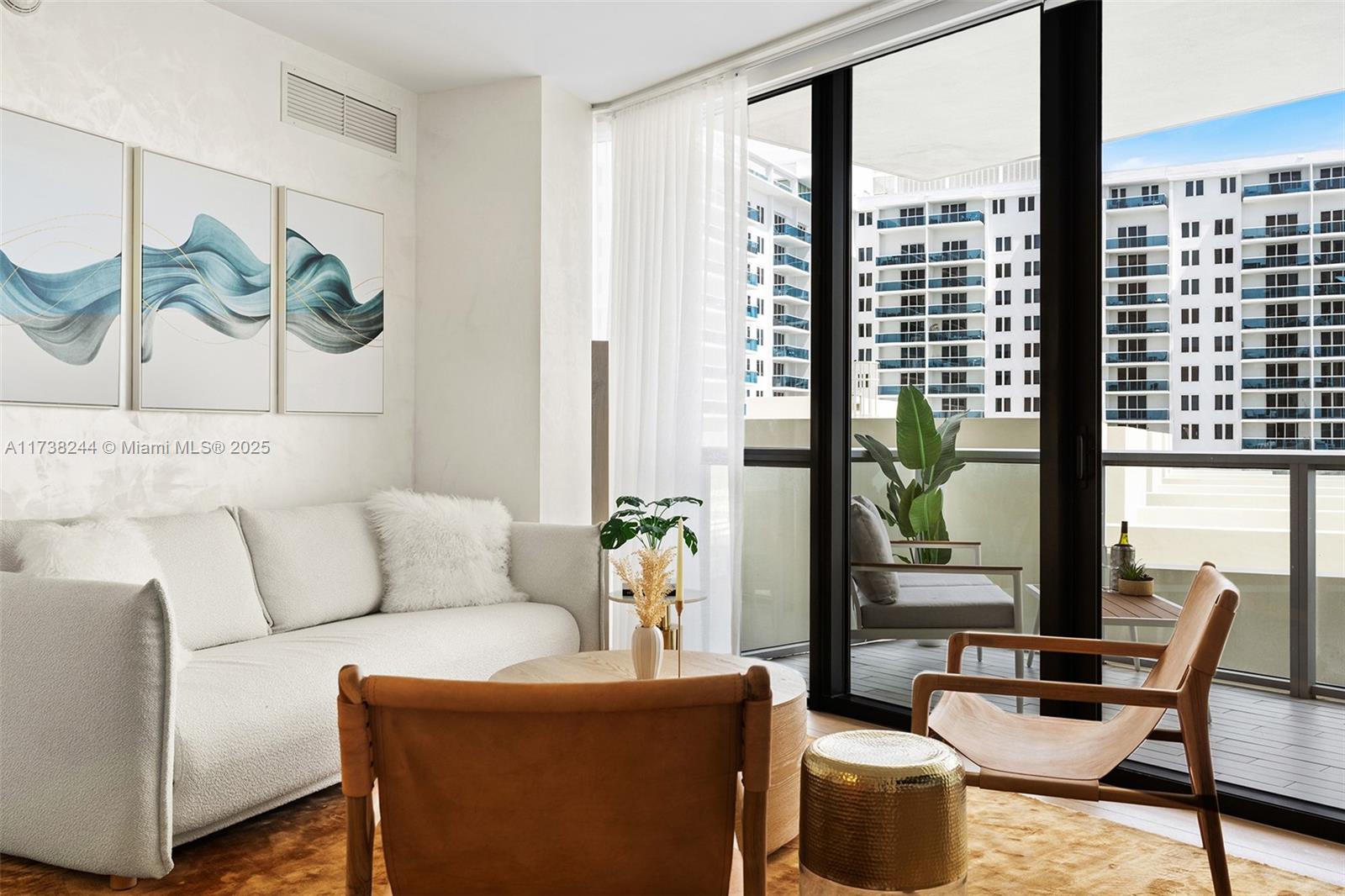 2201 Collins Ave #811, Miami Beach FL 33139