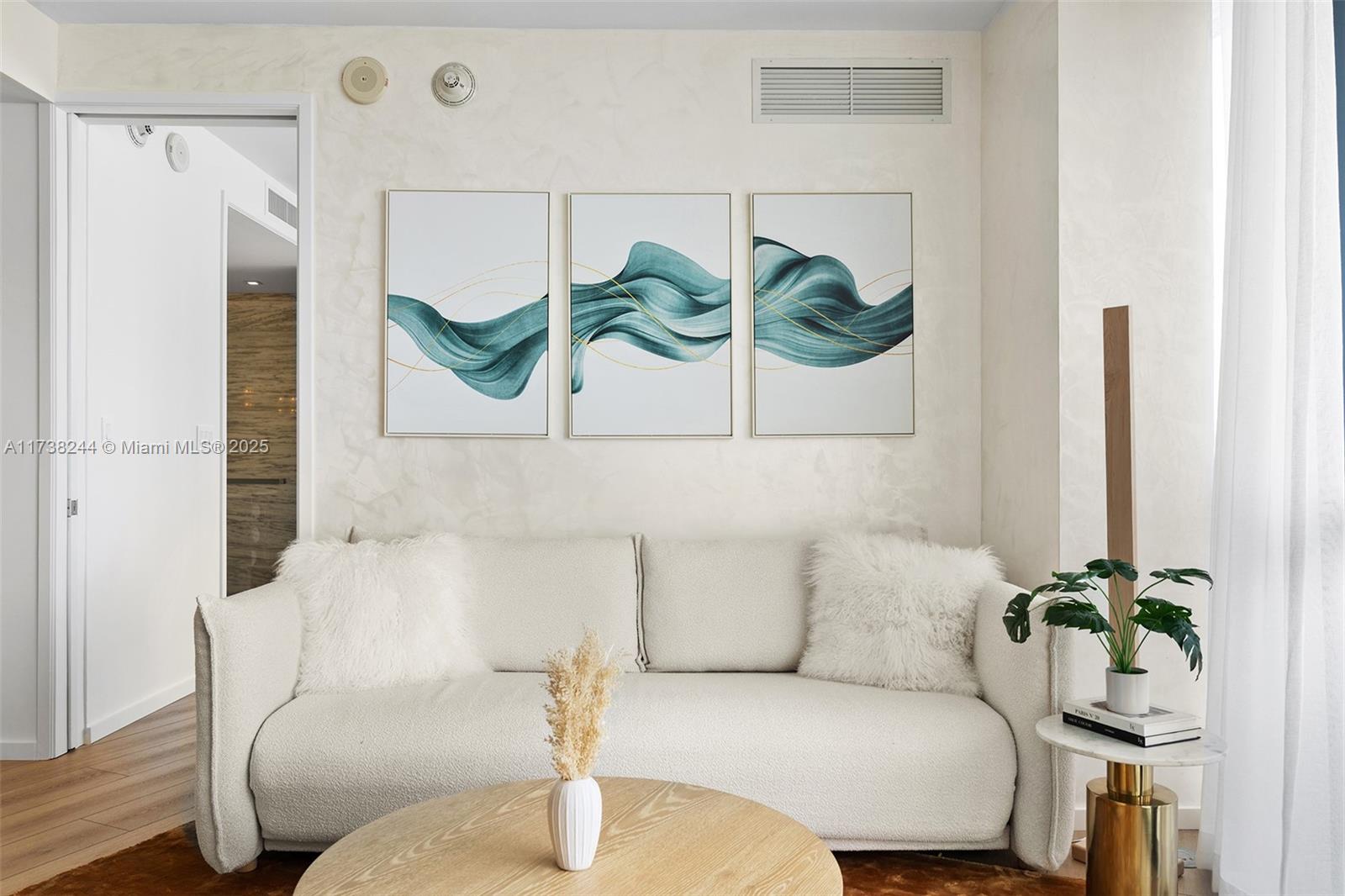 2201 Collins Ave #811, Miami Beach FL 33139