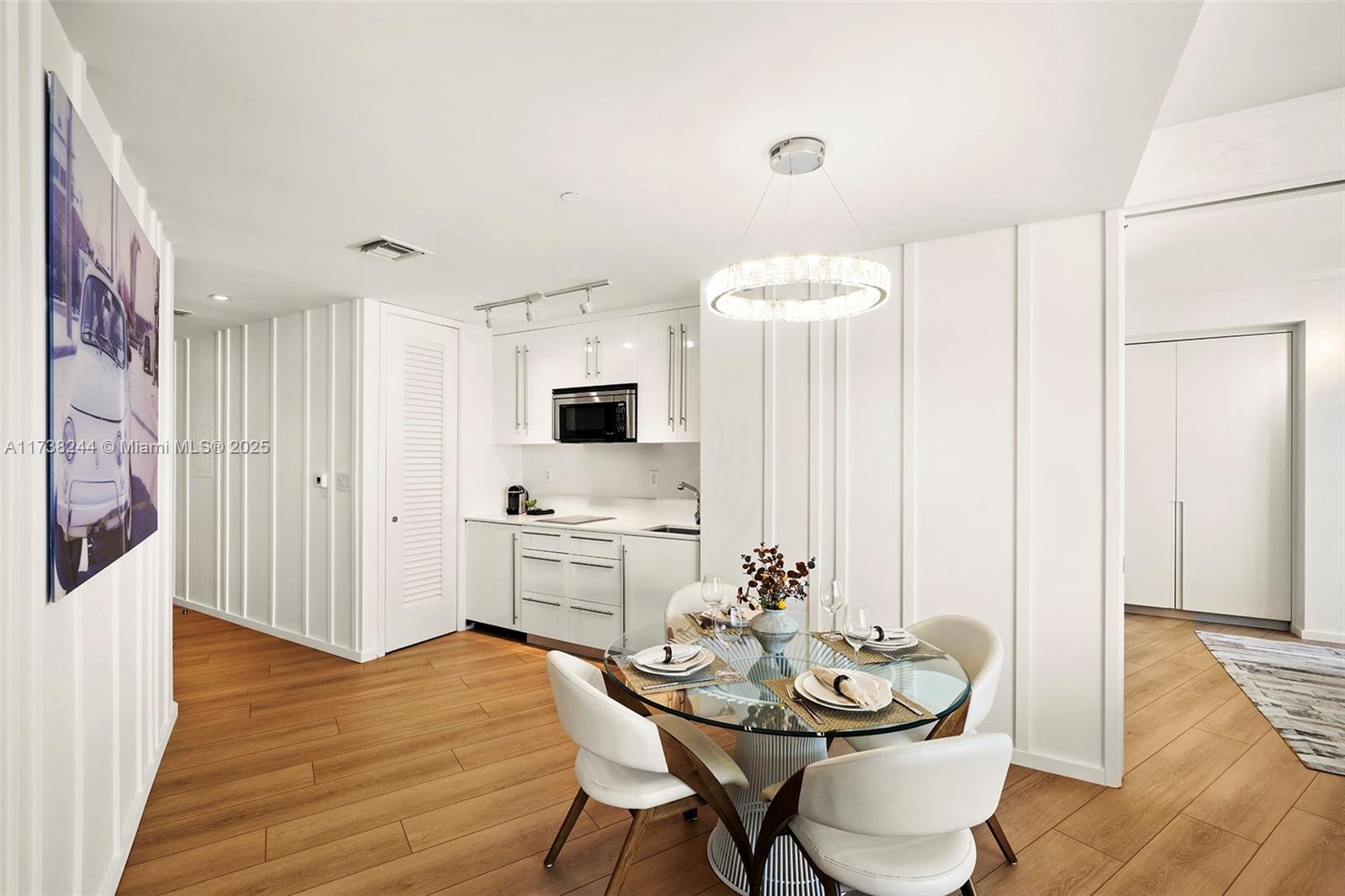 2201 Collins Ave #811, Miami Beach FL 33139