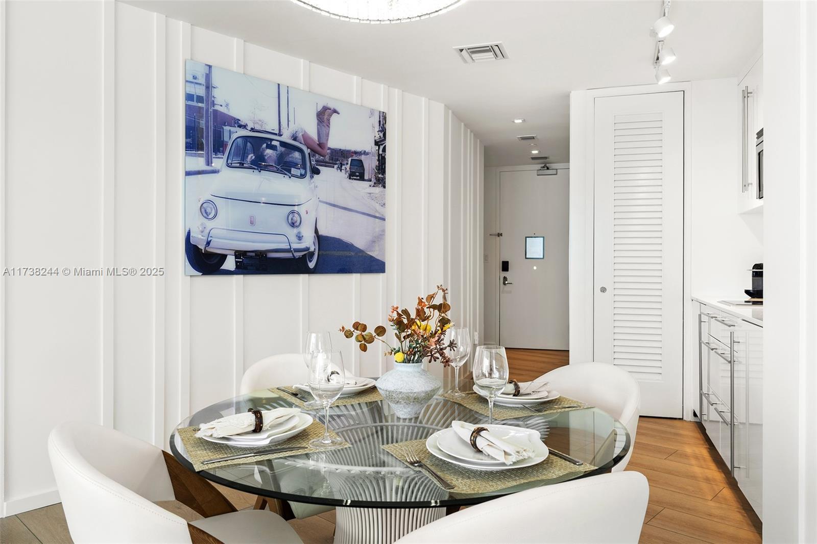 2201 Collins Ave #811, Miami Beach FL 33139