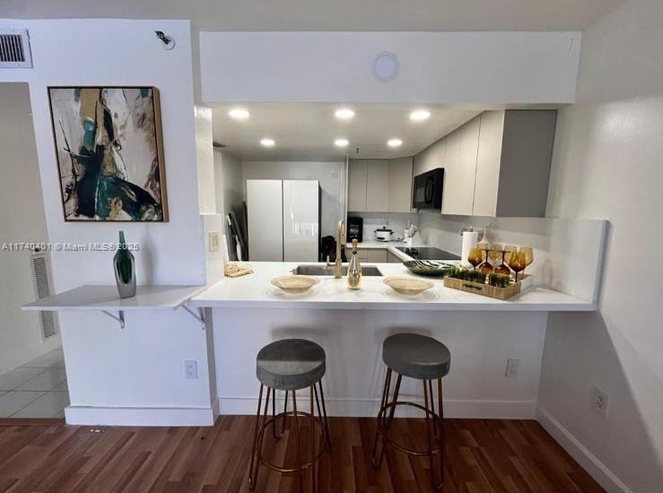 540 Brickell Key Dr #728, Miami FL 33131
