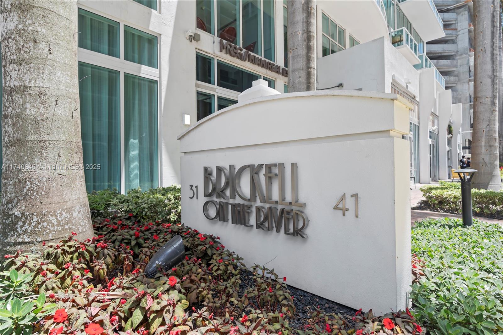 41 SE 5th St #802, Miami FL 33131