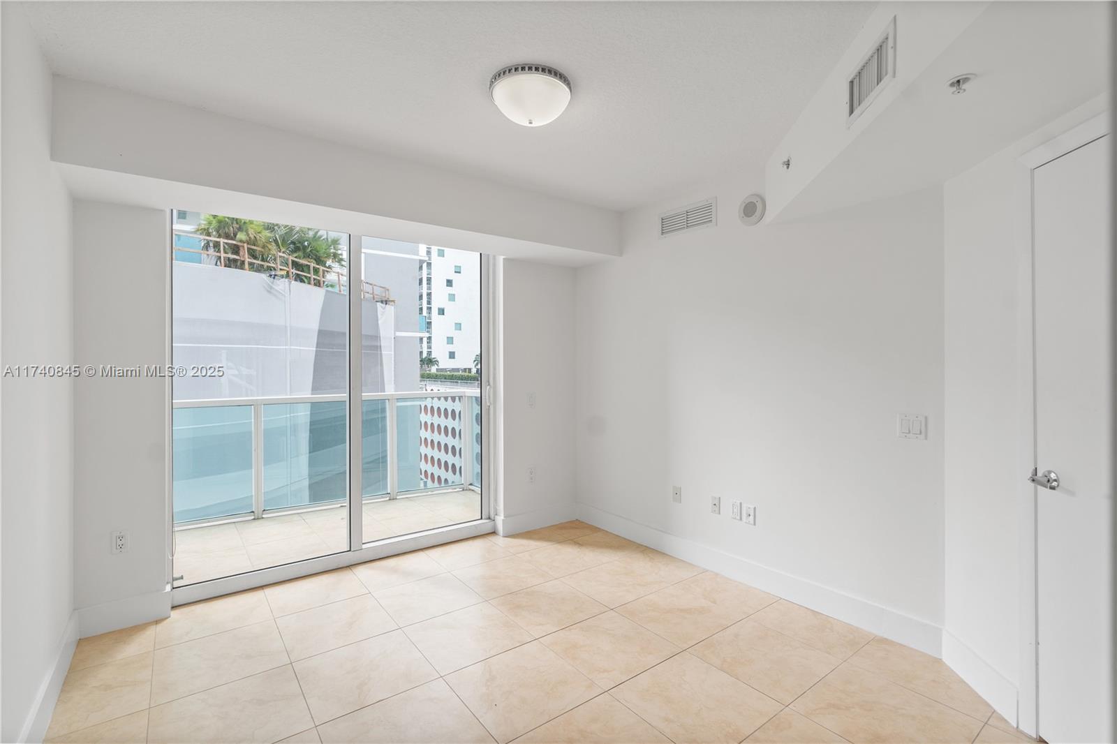 41 SE 5th St #802, Miami FL 33131