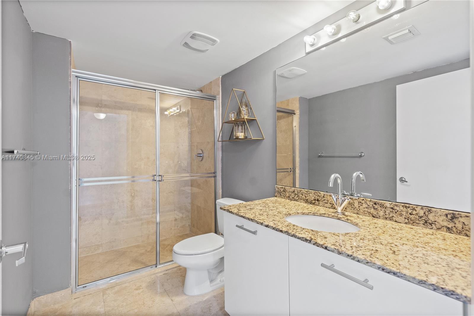 41 SE 5th St #802, Miami FL 33131