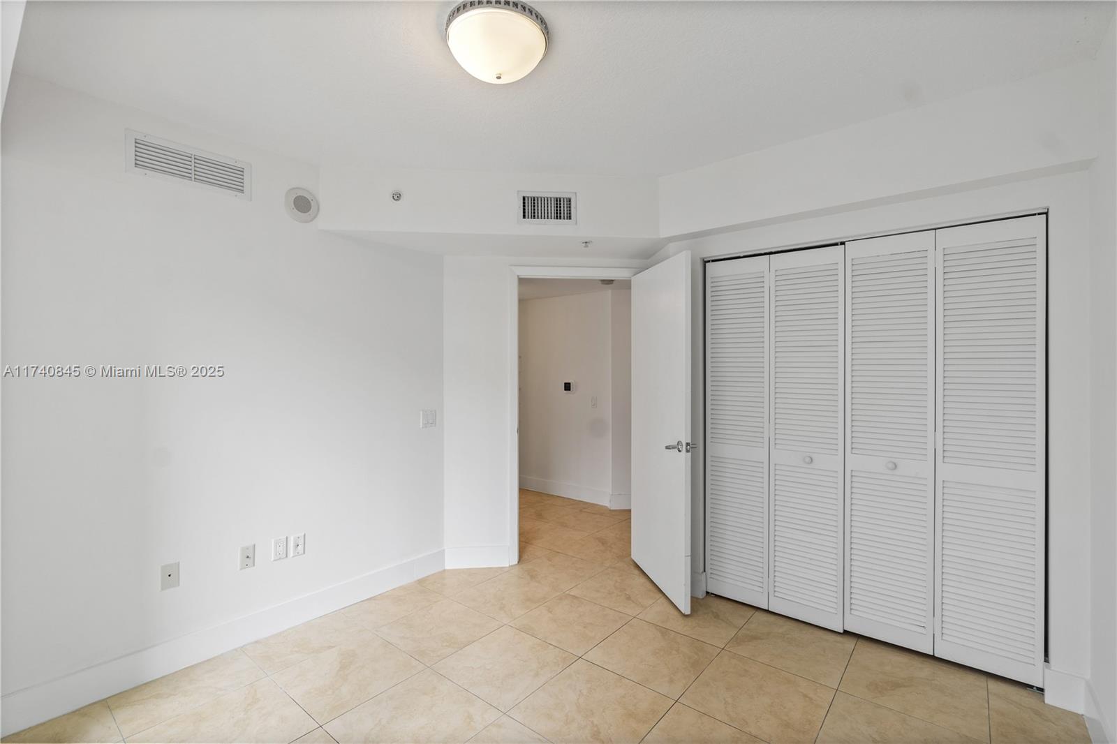 41 SE 5th St #802, Miami FL 33131