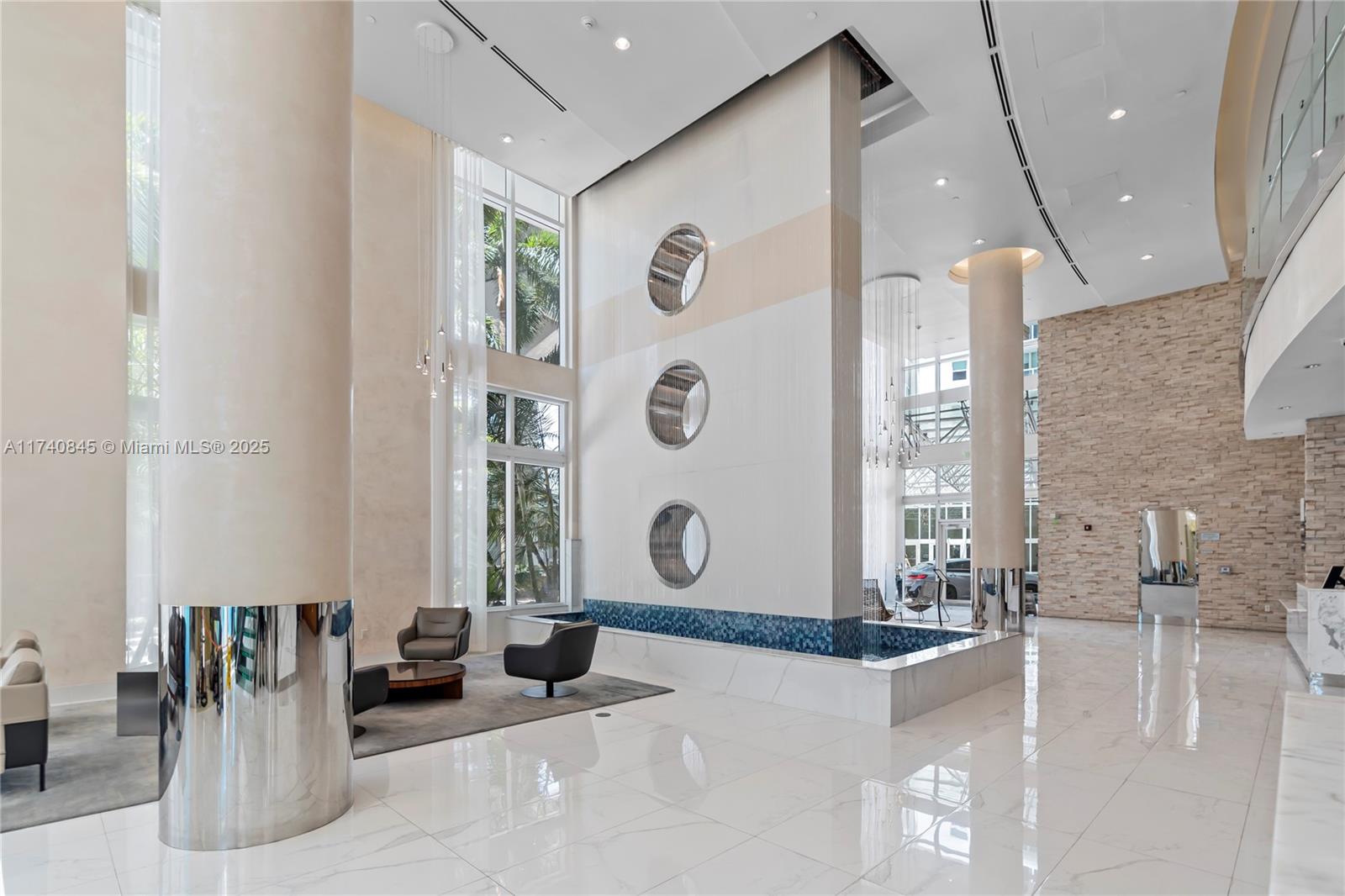 41 SE 5th St #802, Miami FL 33131