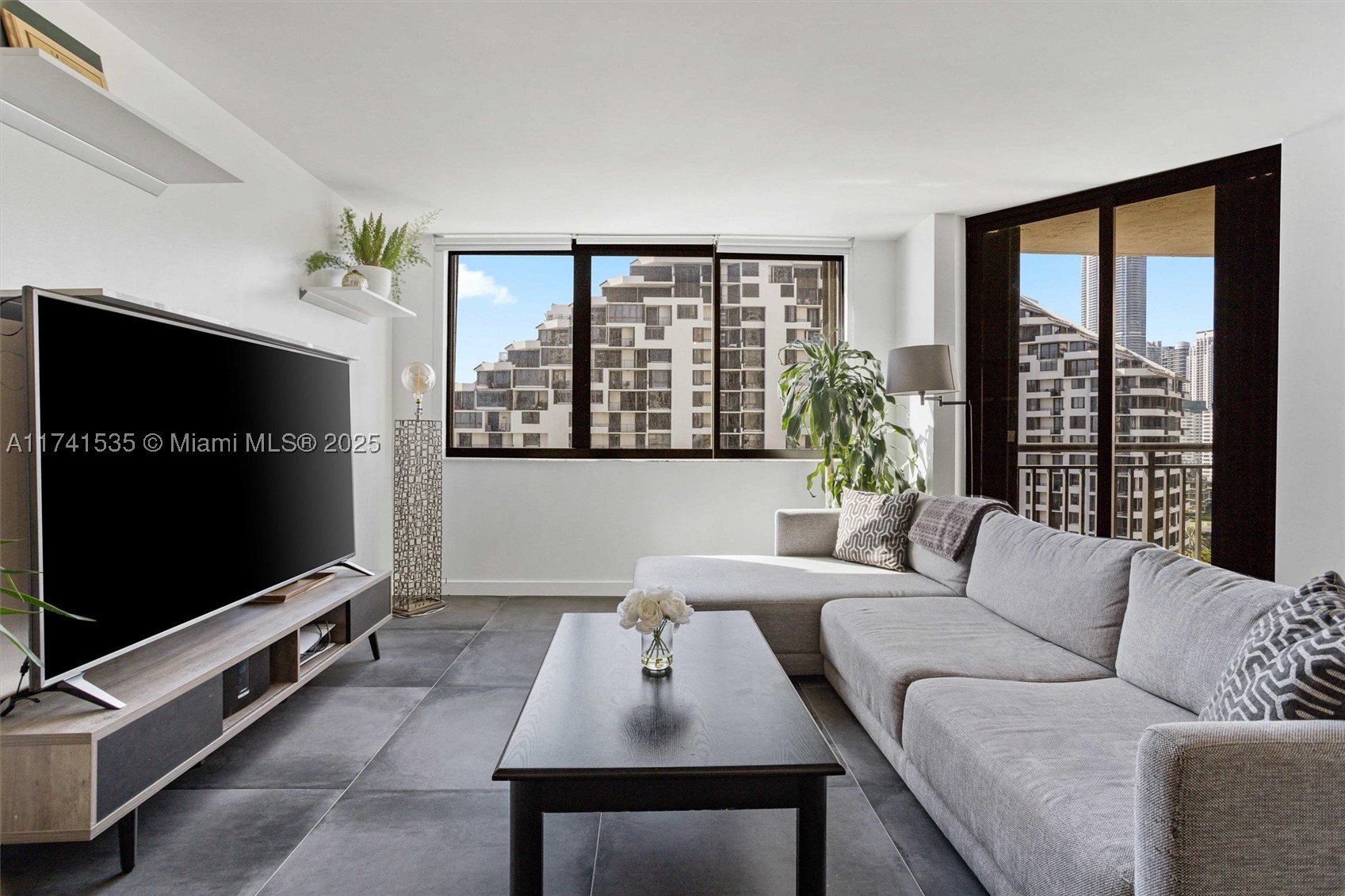 540 Brickell Key Dr #1519, Miami FL 33131