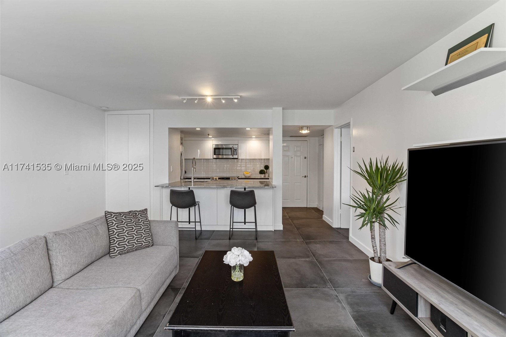 540 Brickell Key Dr #1519, Miami FL 33131