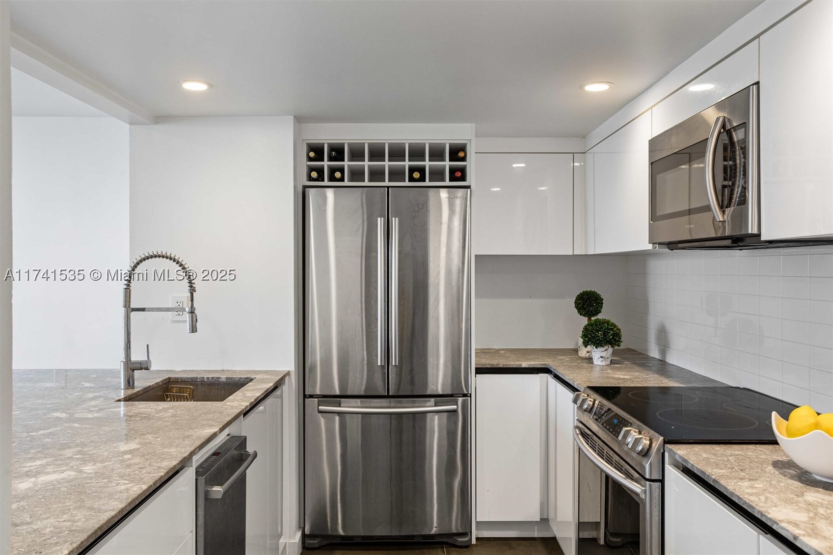 540 Brickell Key Dr #1519, Miami FL 33131
