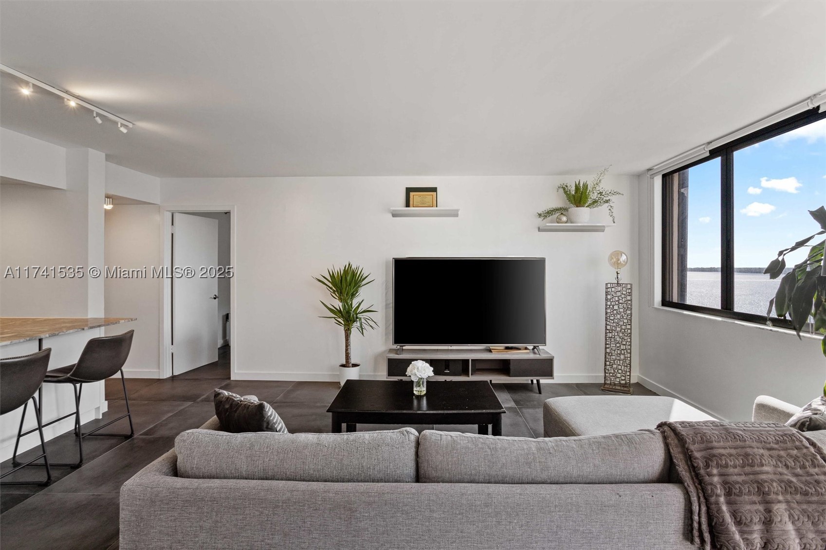 540 Brickell Key Dr #1519, Miami FL 33131