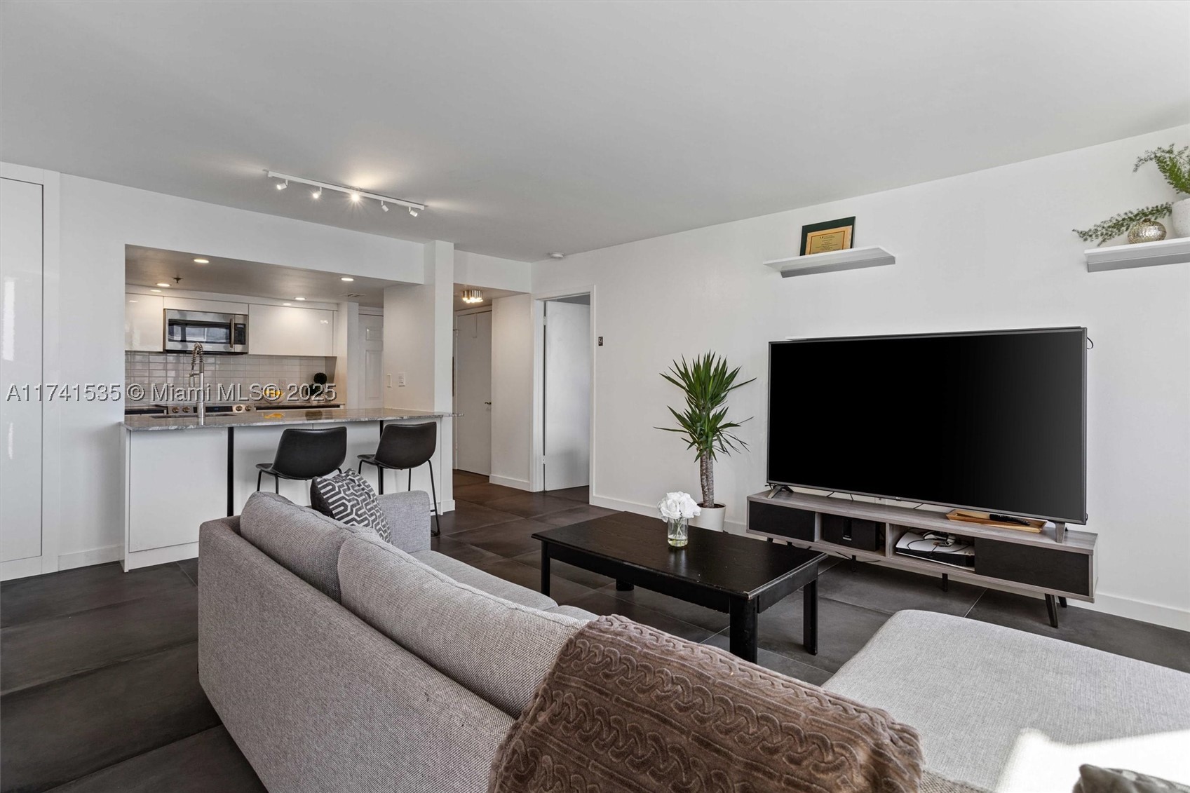 540 Brickell Key Dr #1519, Miami FL 33131