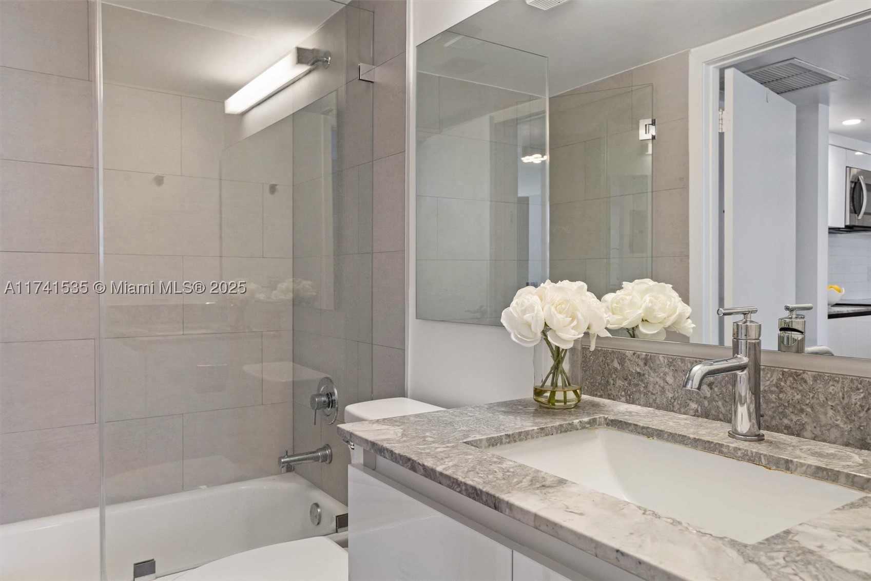540 Brickell Key Dr #1519, Miami FL 33131