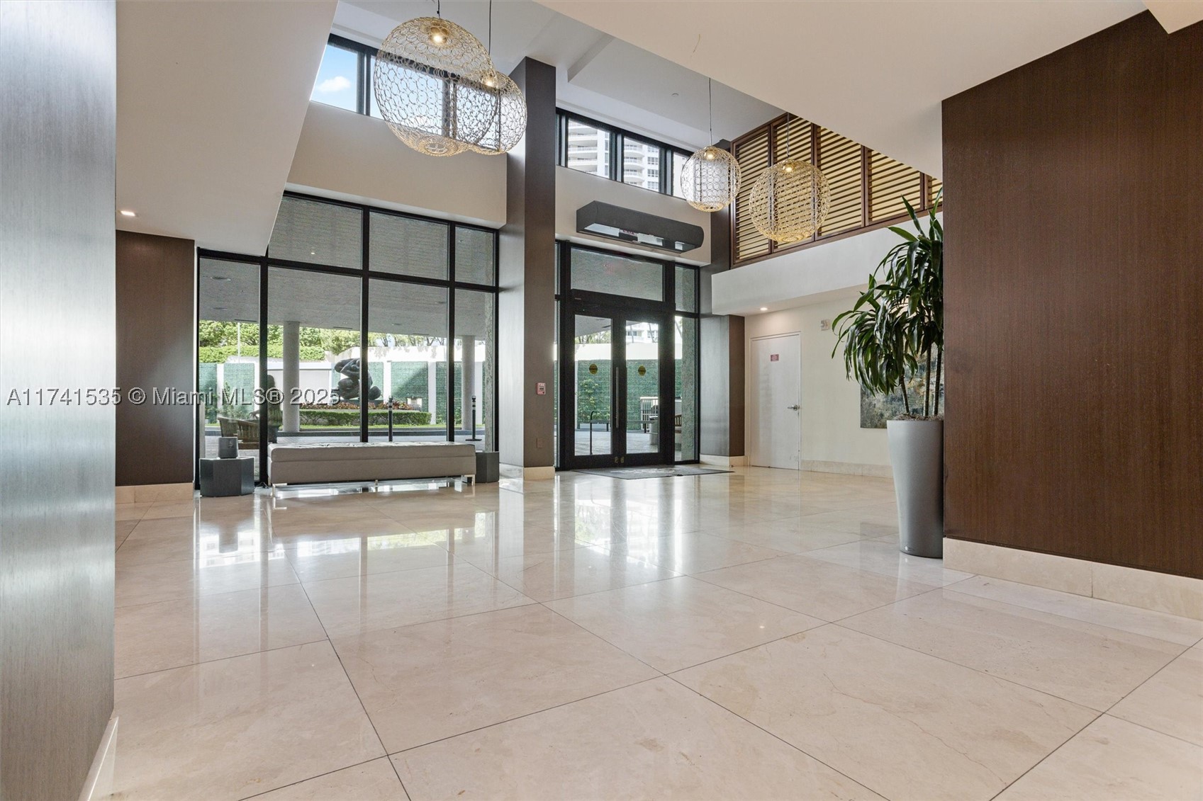 540 Brickell Key Dr #1519, Miami FL 33131