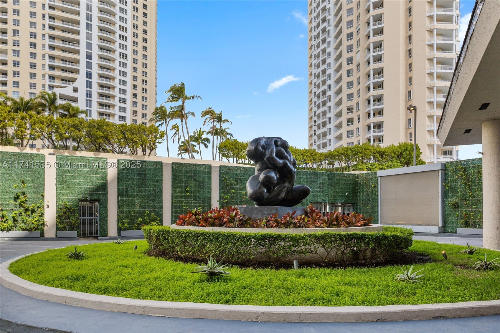 540 Brickell Key Dr #1519, Miami FL 33131