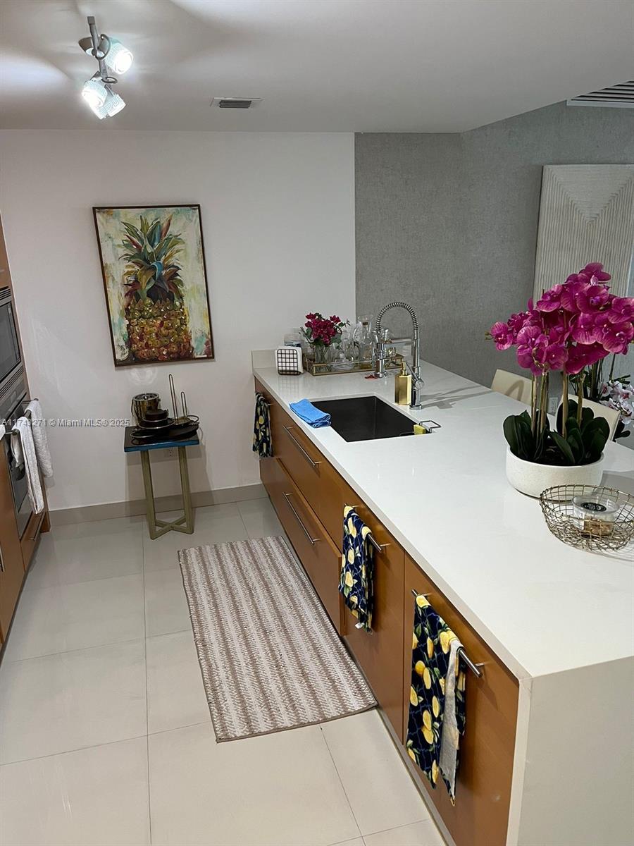 475 Brickell Ave #3207, Miami FL 33131