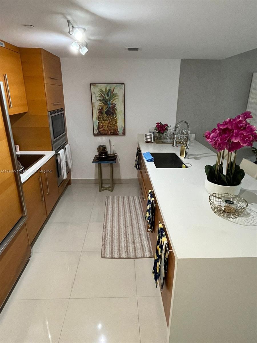 475 Brickell Ave #3207, Miami FL 33131