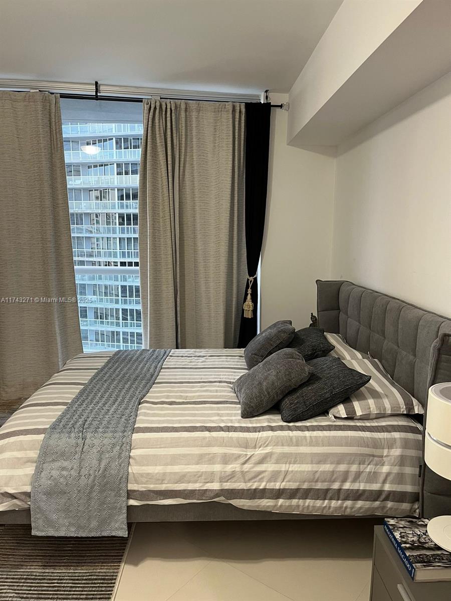475 Brickell Ave #3207, Miami FL 33131