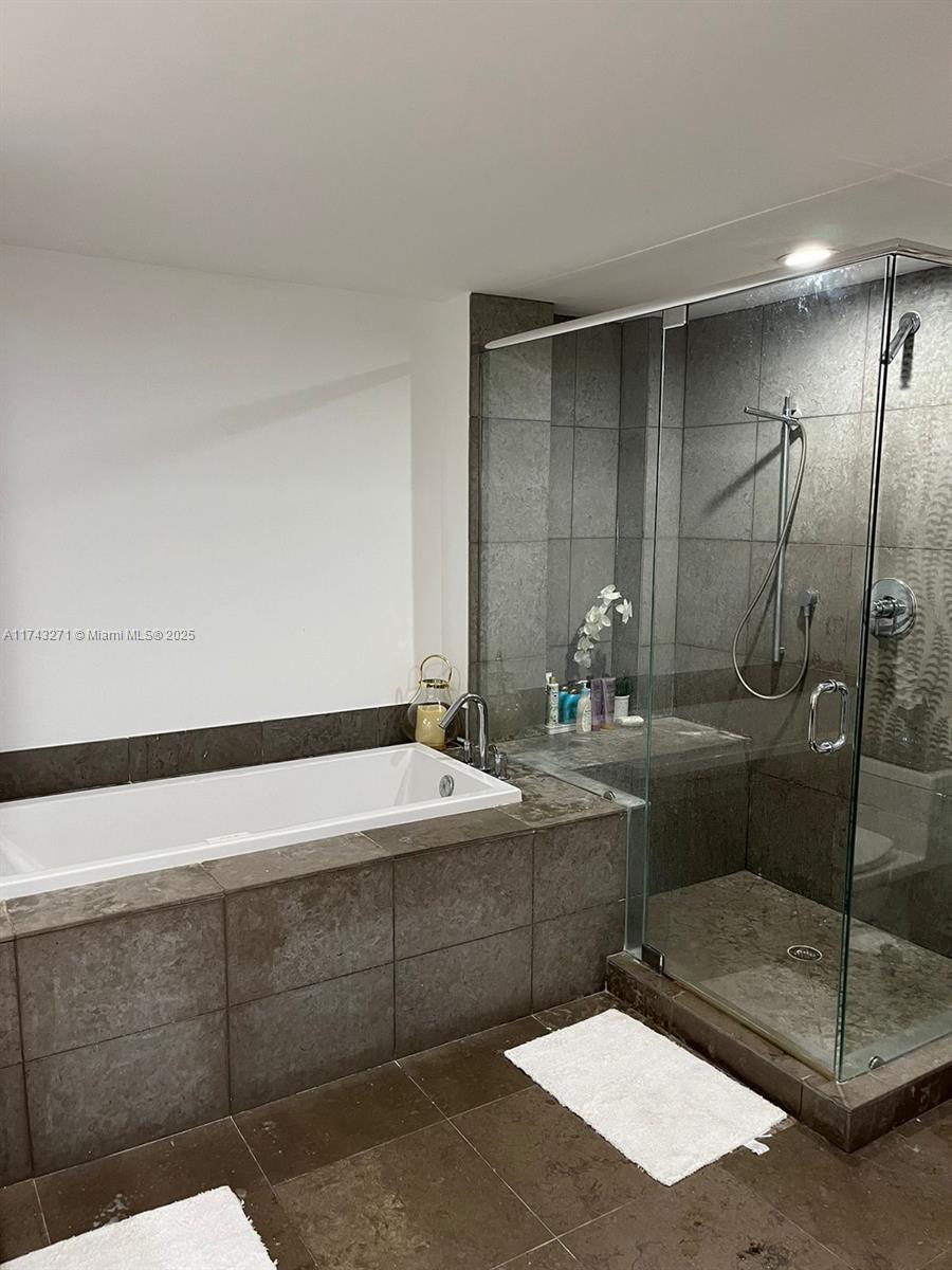 475 Brickell Ave #3207, Miami FL 33131
