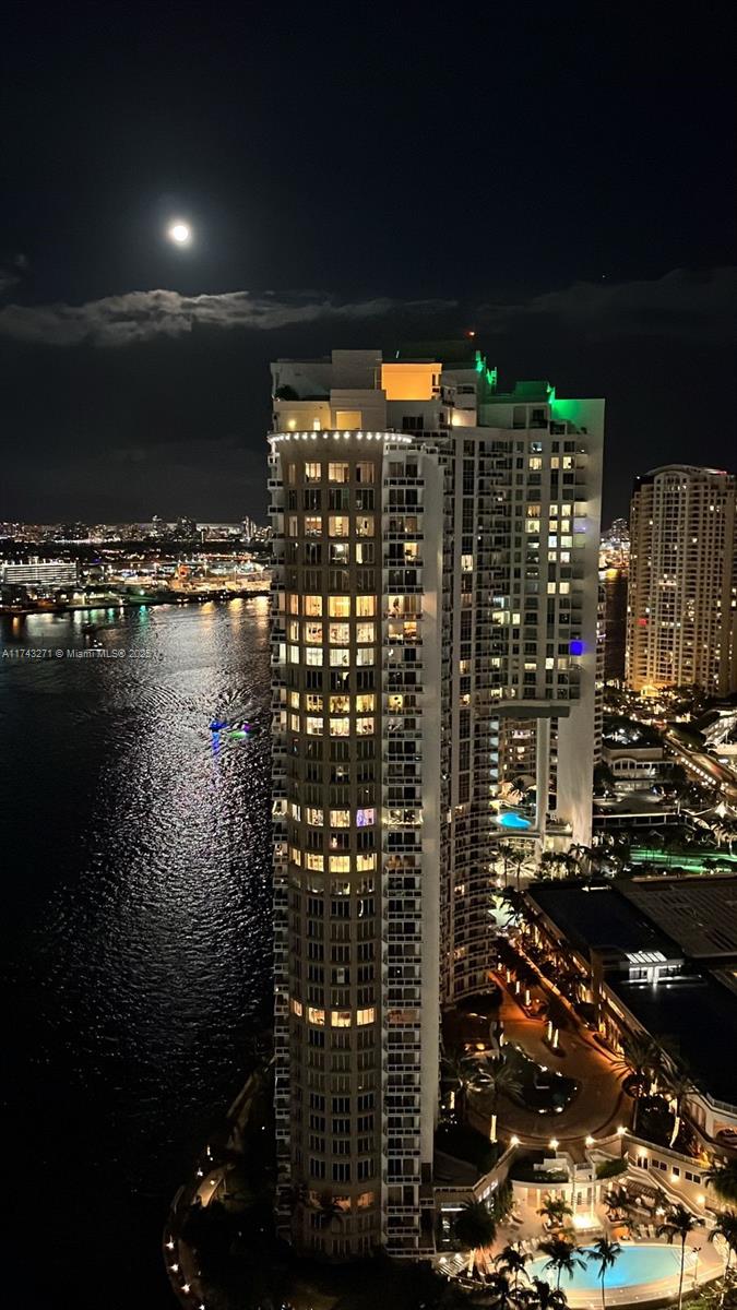 475 Brickell Ave #3207, Miami FL 33131