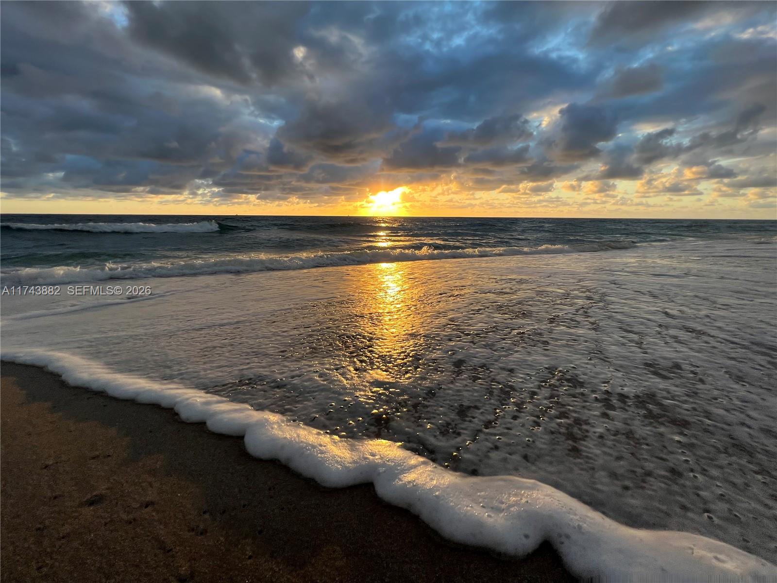 125 Ocean Ave #402, Palm Beach Shores FL 33404