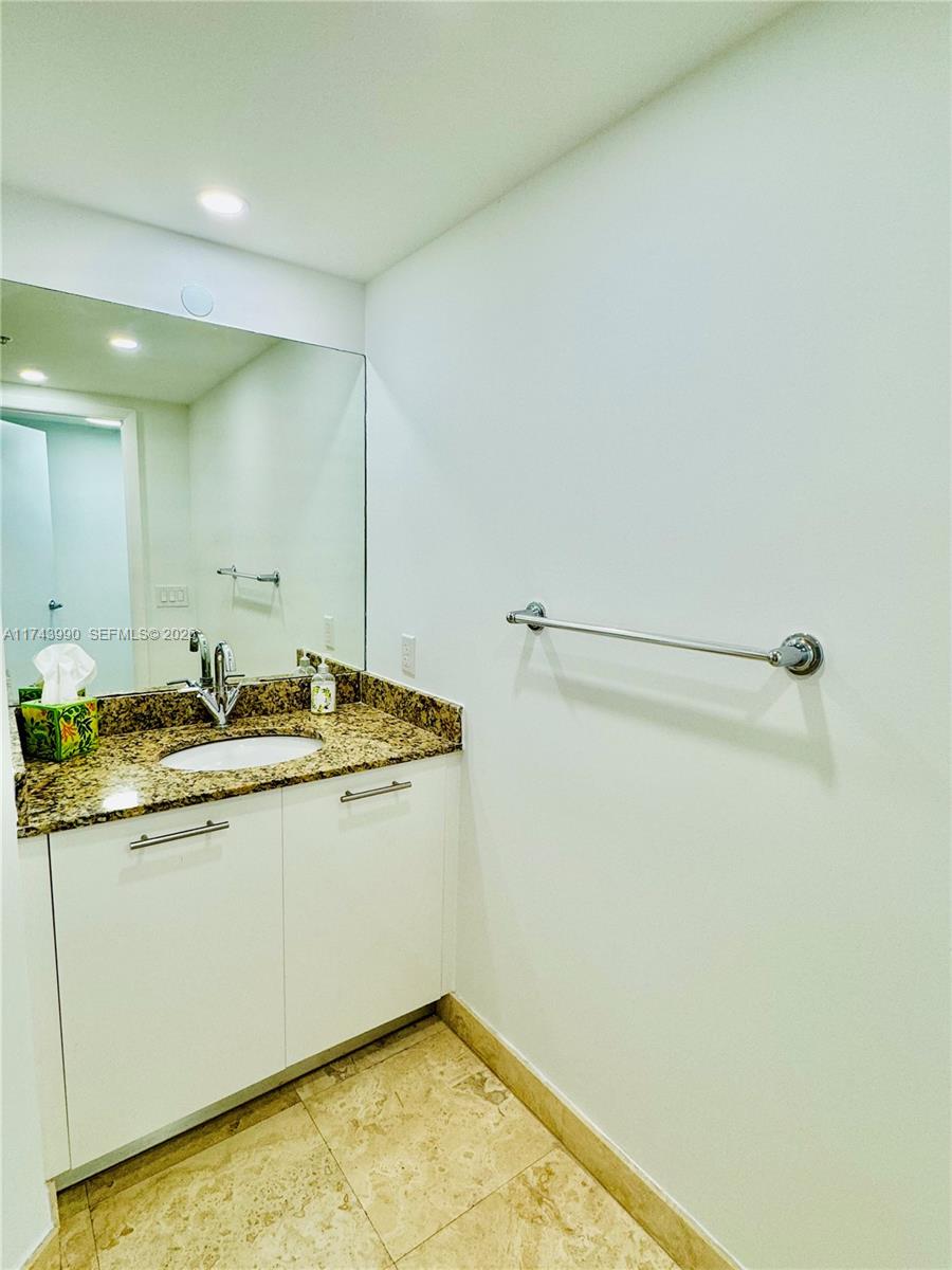 41 SE 5th St #808, Miami FL 33131