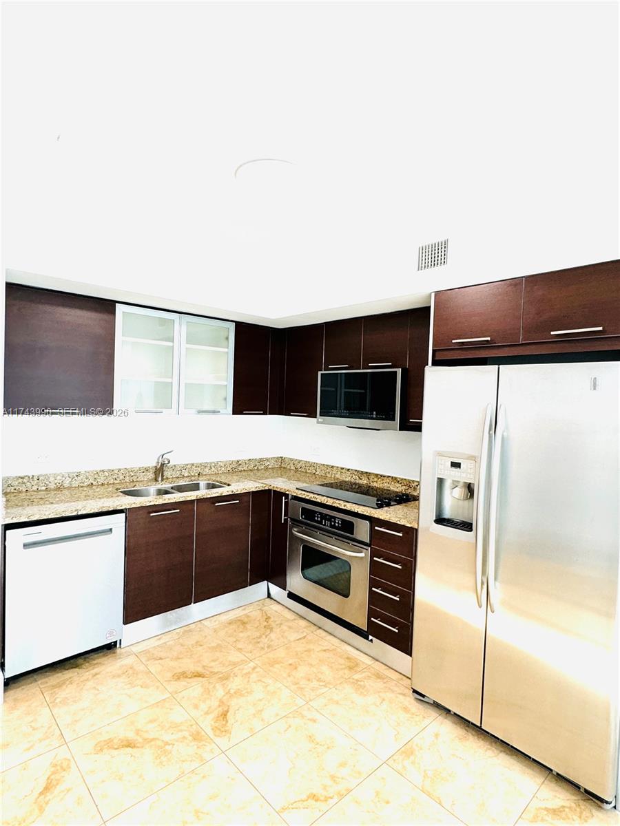 41 SE 5th St #808, Miami FL 33131